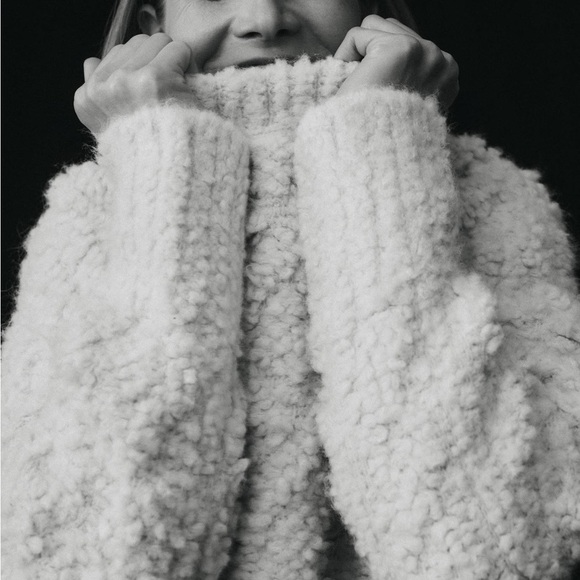 VINCE Textured Loop-Stitch Cable Wool-Blend Sweater - Picture 7 of 10